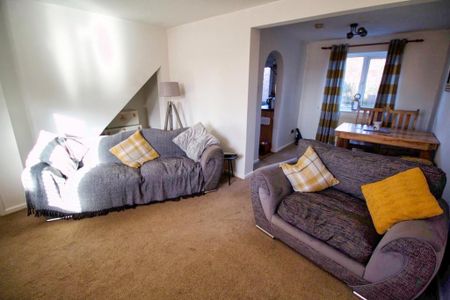 3 bedroom semi-detached house to rent - Photo 3