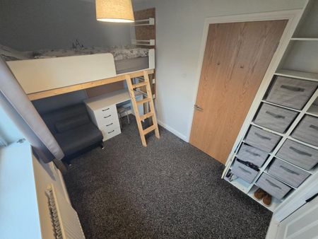 2 bedroom House To Let - Photo 2