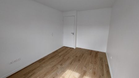 location Appartement T4 DE 82.47m² À ROMAINVILLE - Photo 3