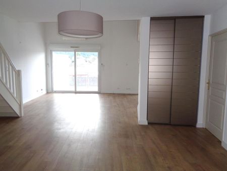 Location Appartement 4 pièces 125m² DRAGUIGNAN 83300 - Photo 3