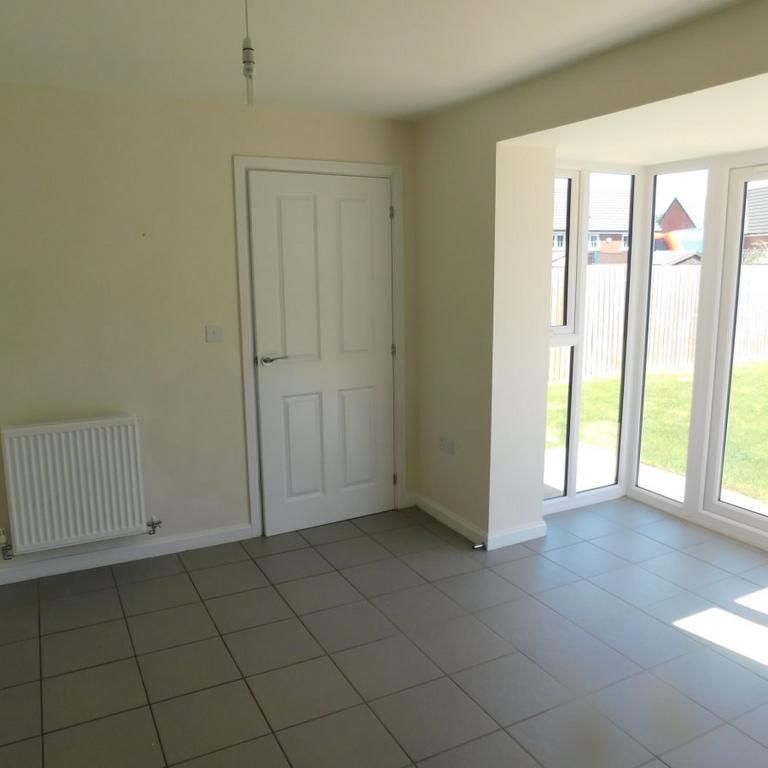 4 bedroom detached house to rent - Photo 1