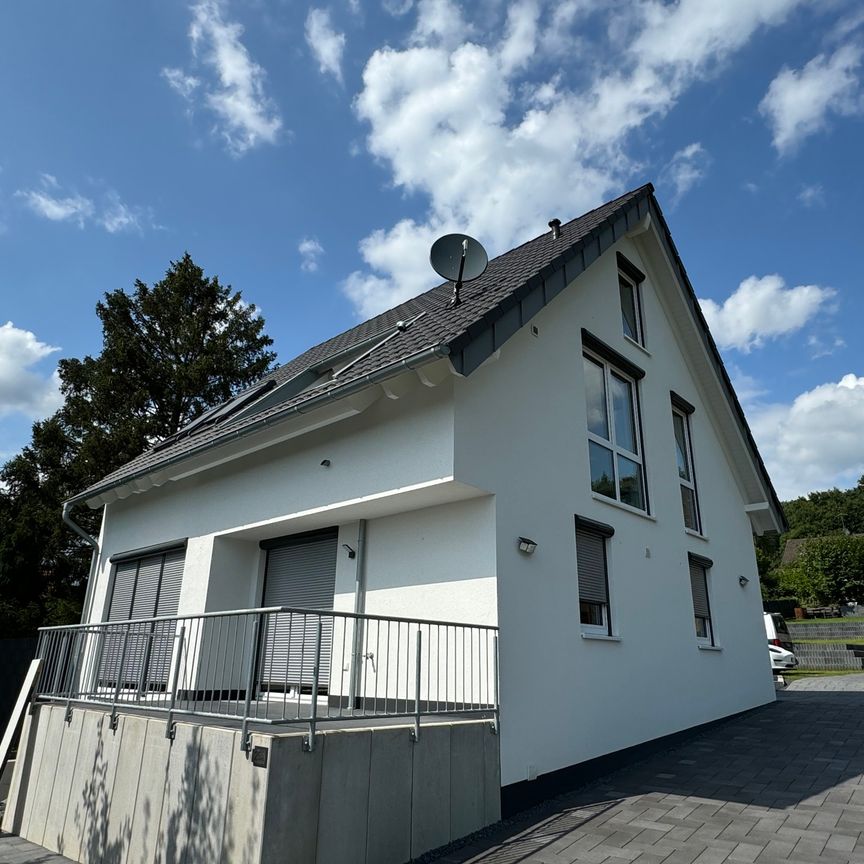 Modernes freistehendes Einfamilienhaus zur Miete - Photo 1