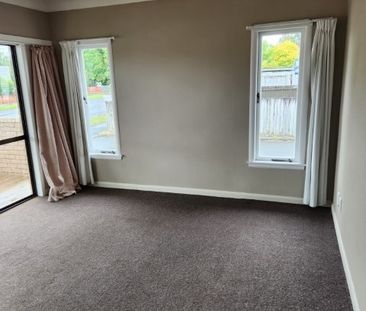 Lovely, four bedroom home in sought after Hillcrest School zones. - Photo 5