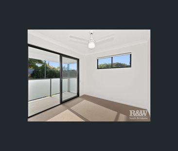 1/7-11 Kennington Road, Camp Hill, Qld 4152 - Photo 3