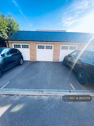 3 bedroom end of terrace house to rent - Photo 1