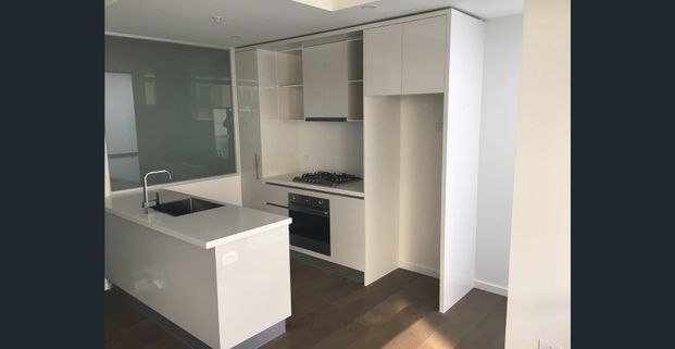 Low maintenance apartment in prime location! - Photo 1