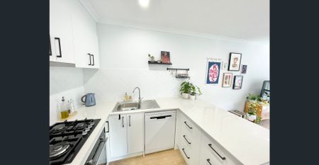 Beautiful Double-Storey Townhouse!! - Photo 3