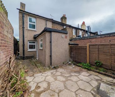 2 Bed Semi-Detached House, Laud St, CR0 - Photo 5