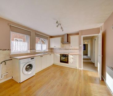 3 bedroom semi-detached bungalow to rent - Photo 6