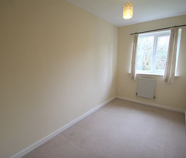 2 bedroom Flat / Apartment - Photo 3