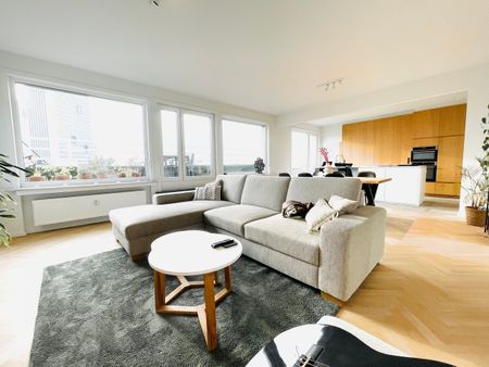 Luxueus en prachtig gerenoveerd appartement van 120m² met 2 grote terrassen gelegen aan het St-Pietersstation, vlakbij diverse winkels, scholen en openbaar vervoer. - Foto 5