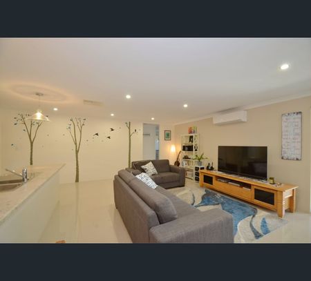 12 Obsidian Way, Byford, WA 6122 - Photo 2