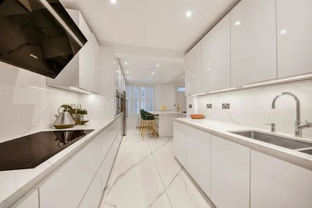4 Bedroom House - Photo 3