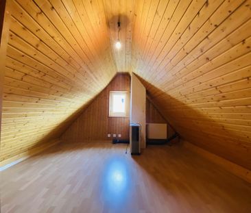 Rustikale Wohnung mit Parkplatz, Estrich und Gartensitzplatz - Photo 2