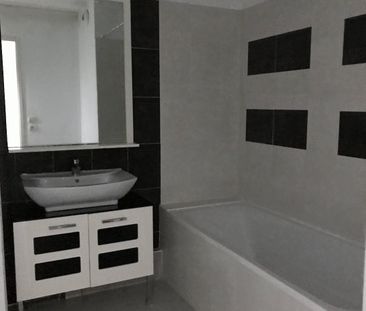 Location Appartement 2 pièces 45m² SETE 34200 - Photo 5