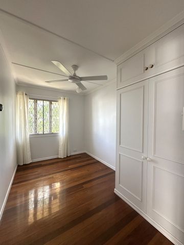 Spacious Family Home in the Heart of Wynnum - Photo 3