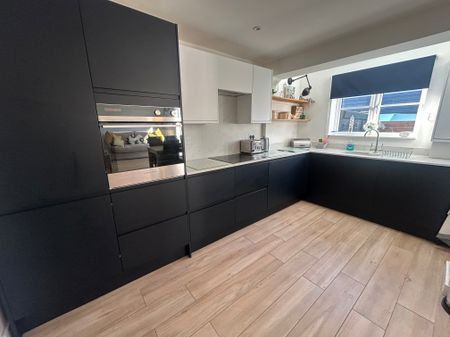 City Road, West Mersea - Photo 2