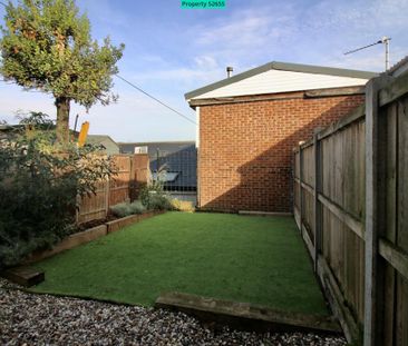 2 bedroom end of terrace house to rent - Photo 2