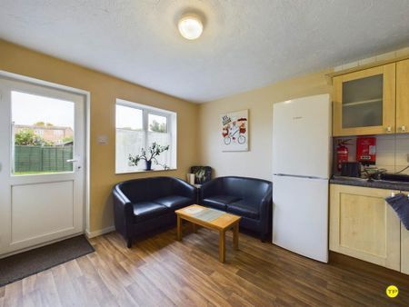 1 bedroom in a house share to rent - Photo 3