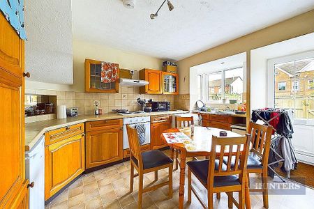 4 bedroom terraced house to rent - Photo 5
