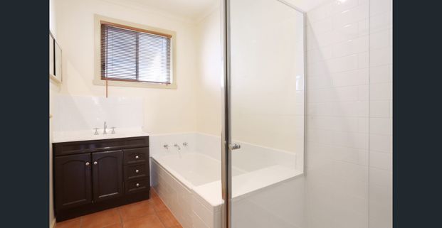 Beautifully presented pome in peaceful Pascoe Vale - Photo 1