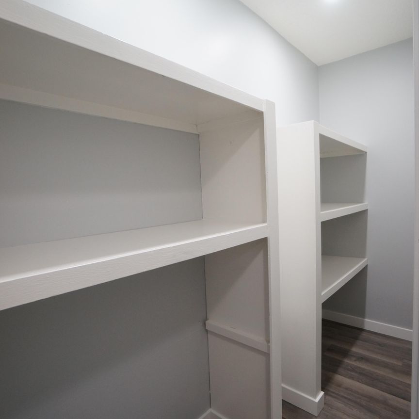 AMAZING newly reno'd Apartment in Lacombe! CATS OK! - Photo 1