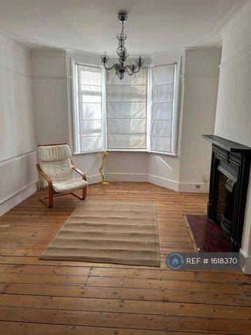 3 bedroom terraced house to rent - Photo 2