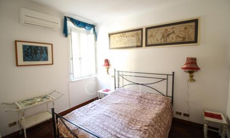 Center-VIA GIULIA: Bright, furnished 2 bedroom, 2 bath, full kitchen and bonus study-home office. Quiet flat located in well kept building with air conditioning, modern baths and kitchen, near all shops, services and transport. REF 2210 - Photo 5