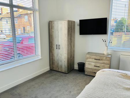 1 bedroom house of multiple occupation to rent - Photo 2