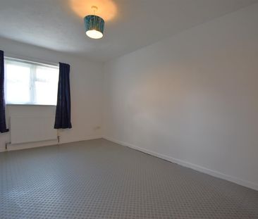 2 Bed House - End Terrace - Photo 5