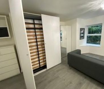 1 bedroom Flat To Let - Photo 3