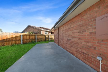 Spacious Design & Low-Maintenance Living in Longford - Photo 2