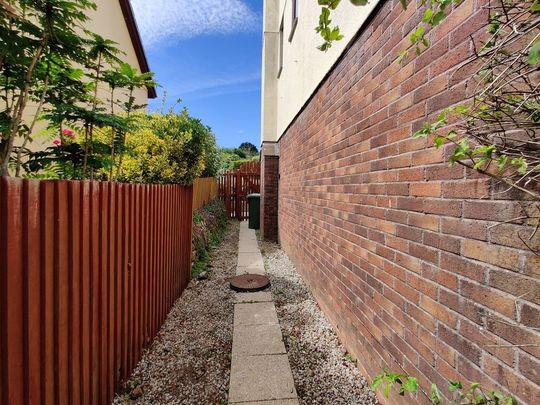 4 bedroom detached house to rent - Photo 1