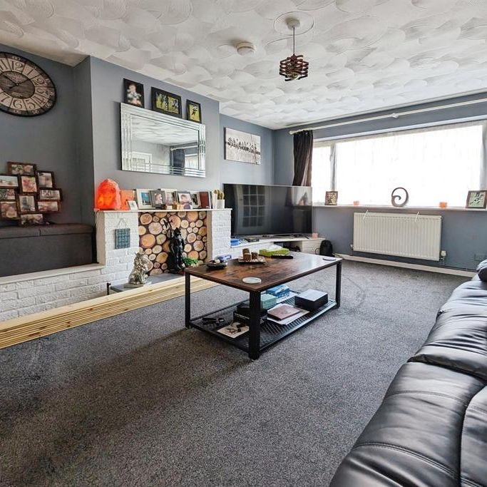 3 bedroom semi-detached house to rent - Photo 1