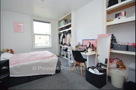 2 Bedroom Houses in Leeds - Photo 4