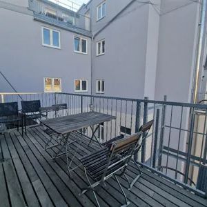 3er WG Studenten - DACHGESCHOSSWOHNUNG MIT 3 TERRASSEN - IDEAL ALS 3ER-WG SOFORT BEZIEHBAR - Photo 2