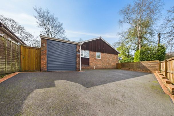 3 bedroom Bungalow in Park Road, Farnborough - Photo 1