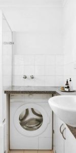 A piece of Portofino in the heart of Elwood! - Photo 4