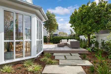 Luxury Living in the Heart of Devonport! - Photo 4