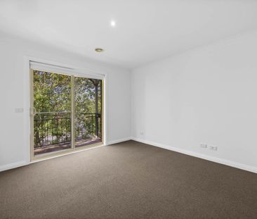 MODERN AND FULLY UPDATED FAMILY HOME IN LAKE GARDENS - Photo 5