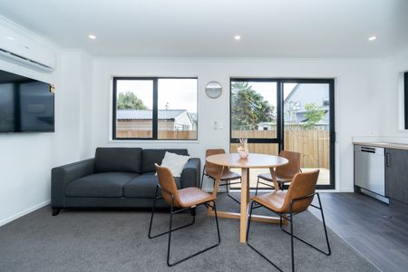 Modern 1-Bedroom Studio Room for Rent in Hamilton East – $270/Week Located in the desirable Hamilton East area (postcode 3216), this well-maintained 1-bedroom, 1-bathroom studio room (one of four in the unit) offers comfortable and convenient living. - Photo 4