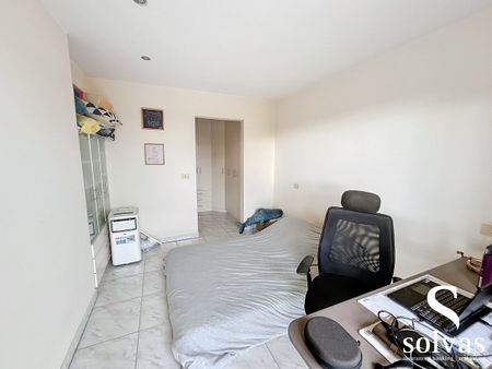 Zeer mooi appartement met ruime 2 slaapkamers en bureau te centrum Aalter - Foto 2