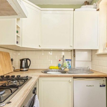 Studio to rent - Photo 3