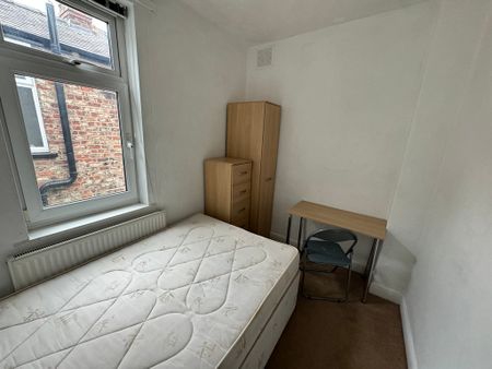 Kitchener Street, Huntington - P2087 - Photo 2