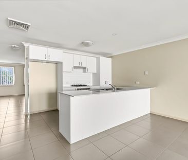 Spacious Four-Bedroom Duplex with Ducted Air Conditioning & Double ... - Photo 2