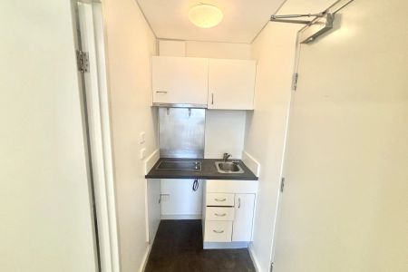 Modern Studio Apartment in Prime Hurstville Location - Photo 3