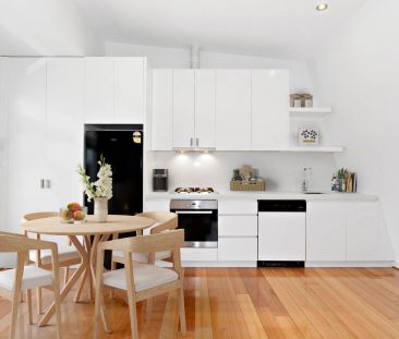 Modern Two-Bedroom Townhouse with Balcony and Secure Garage - Photo 5