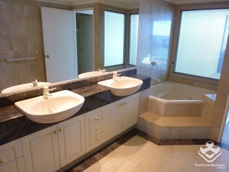 Brisbane River Views, Modern Finishes & A Brilliant City Lifestyle! - Photo 5