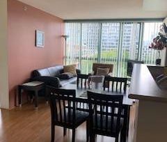 Large 2 bed, 2 bath at English Bay in a great location! - Photo 1