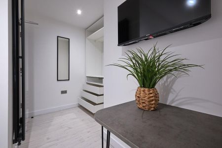 6 bedroom house to rent - Photo 3